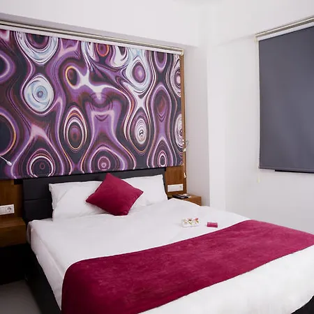 Hotel Pera Livinn